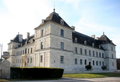 Ancy-le-Franc vu de l'Orangerie